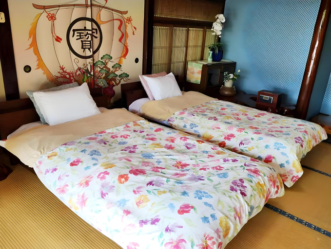 Bedroom 2, Ten yufu 湯布院温泉付き別荘!ゆのつぼ街道徒歩3分! 金鱗湖近く!光Wi-Fiあり!, Yufu