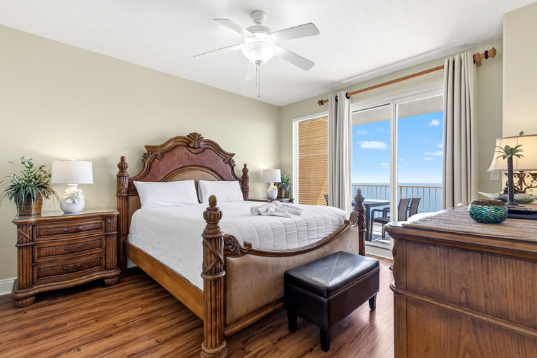 Bedroom 3, Treasure Island 2210, Bay