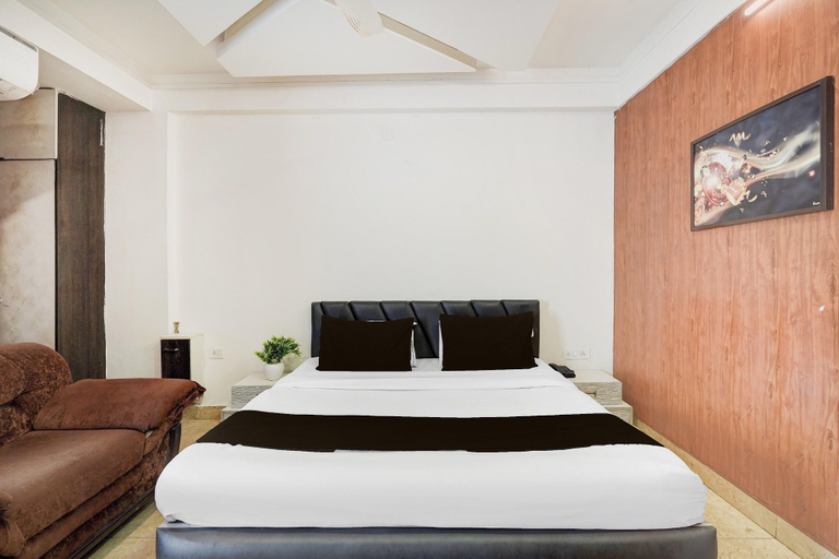 Room 5, Classic With Balconyhotel The Nest, Dehradun