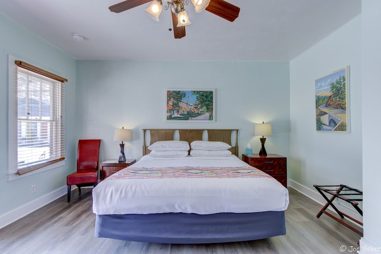 Bedroom 2, Alpine Inn, Garland