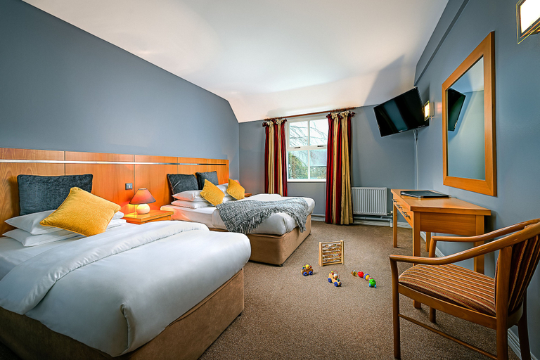 Bedroom 2, Queens Hotel and Nightclub