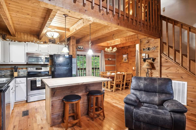 2, Cabin Fever by Beyond Expectations with Hot Tub, Sevier