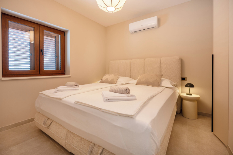 Room 4, villa Merkur apartments, Makarska