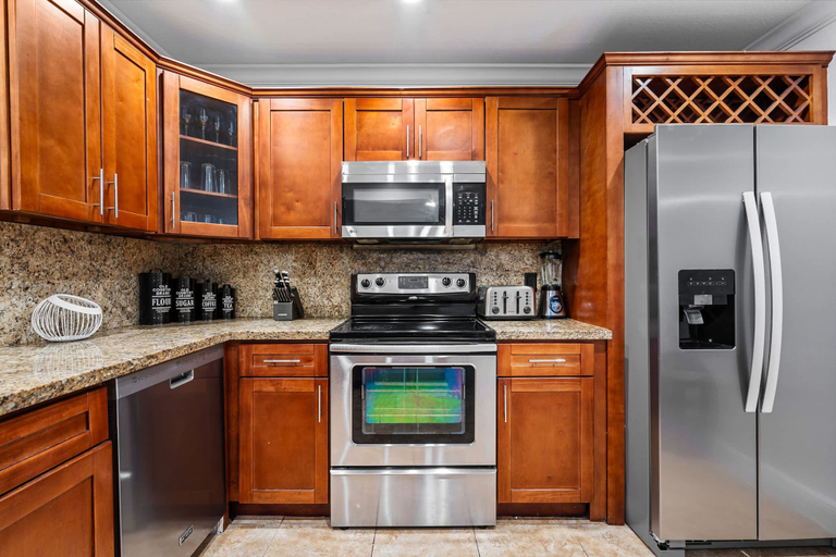 Room 2, 4BR With Private Pool and Game Room - Prime Location, Broward