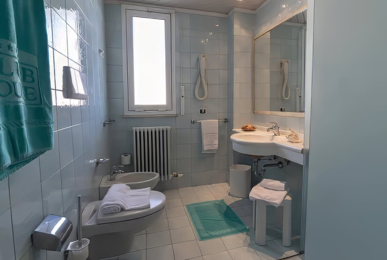 Bathroom 5, Residence Hotel Club House, Rimini