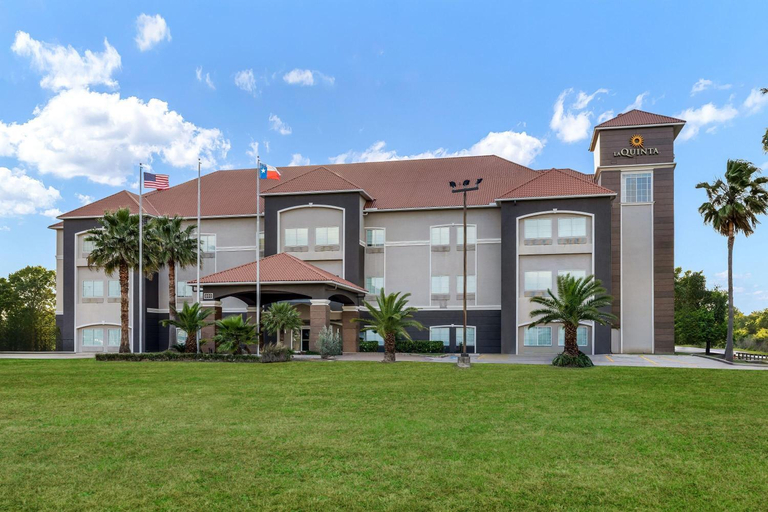 Exterior & Views 1, La Quinta Inn & Suites by Wyndham Alvin, Brazoria