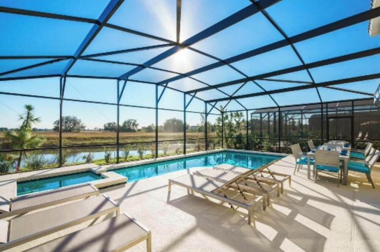 Sport & Beauty 1, Sunshine at Solterra, Polk