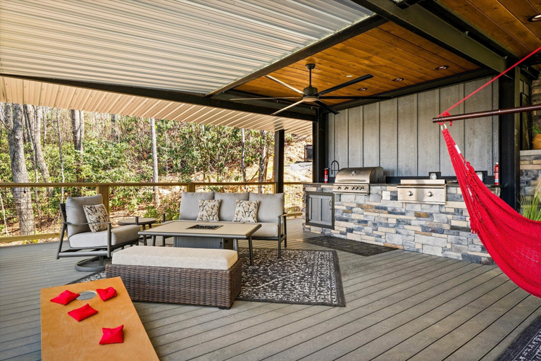 Terrace/patio 5, Kelly's Escape Cabin, Sevier