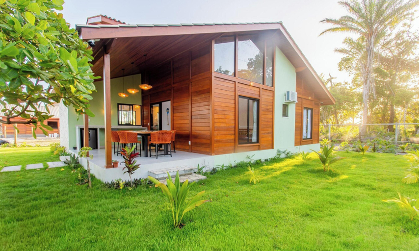 Outdoor dining 2, Well-located Condominium in Campinhos in Maraú - RVEs, Maraú