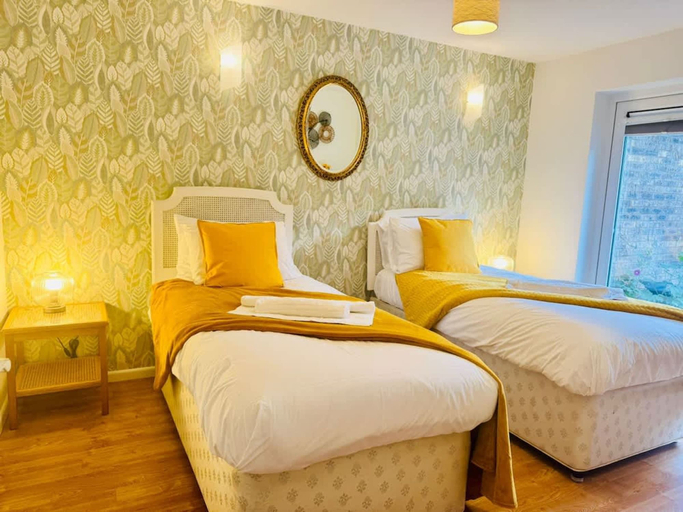 Room 4, Peridot 2BR Ground Floor Aprt NR Addenbrookes, Cambridgeshire