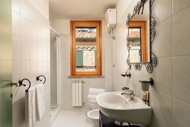 Bathroom 3, Calanchi Apartments, Florence