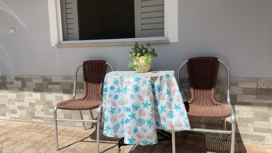 Others 4, Villa Shqiponja, Sarandës