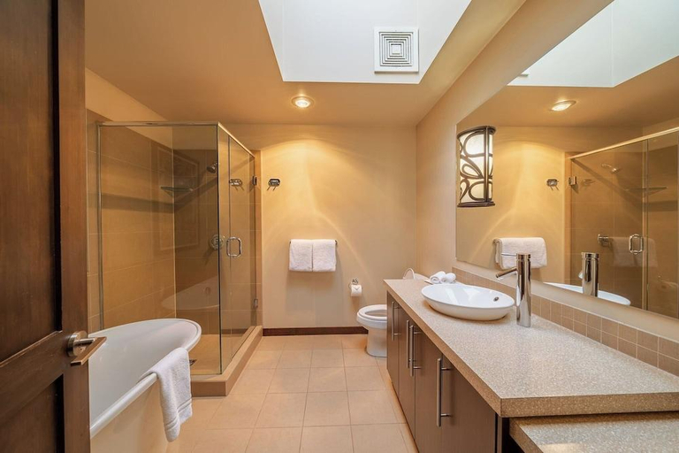 Bathroom 4, Sunrise Ridge Waterfront Resort, Nanaimo