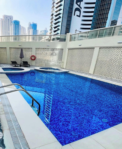 Outdoor pool, PVH - 2BR near Marina Promenade, Dubai