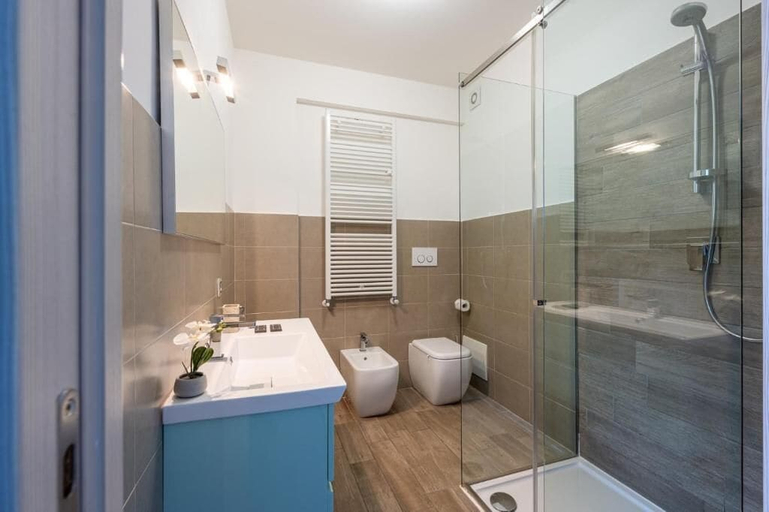 Bathroom 3, Villa Costanza, Lecco