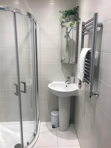 Bathroom 3, Nags Head, Buckinghamshire