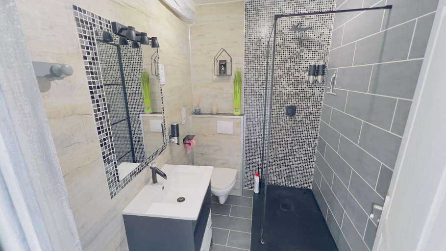 Bathroom 2, TOP HOST Les Perles des chateaux, Loir-et-Cher