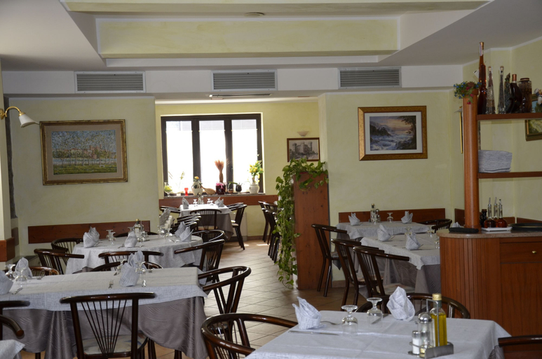 Dining, La Formica, Modena