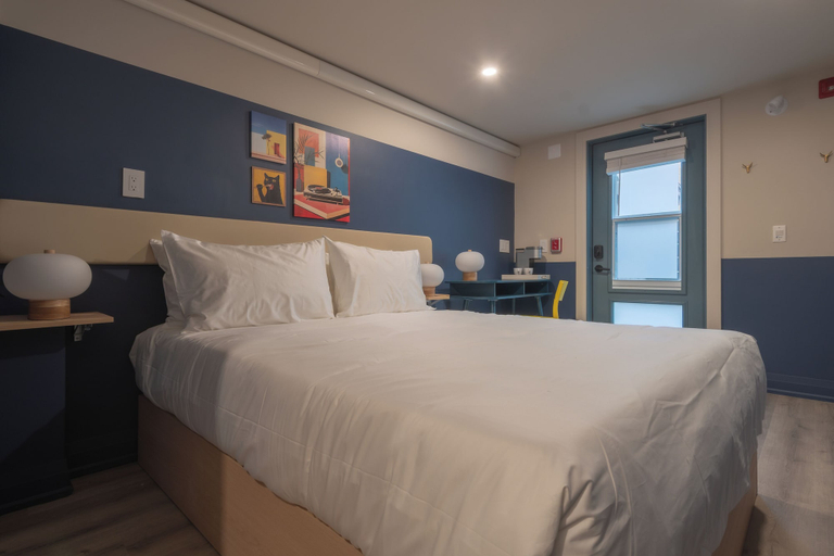 Room 3, Hotel Beebop, Toronto