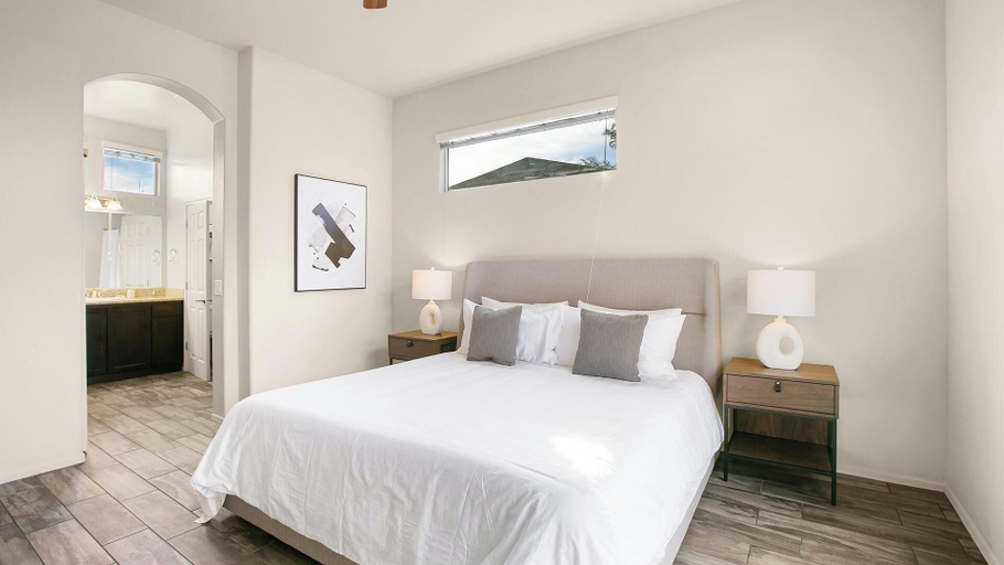 Room 2, Landing Apartments near Gateway Crossing, Hancock