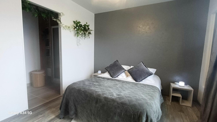 Others 4, Romantic Room, Manche