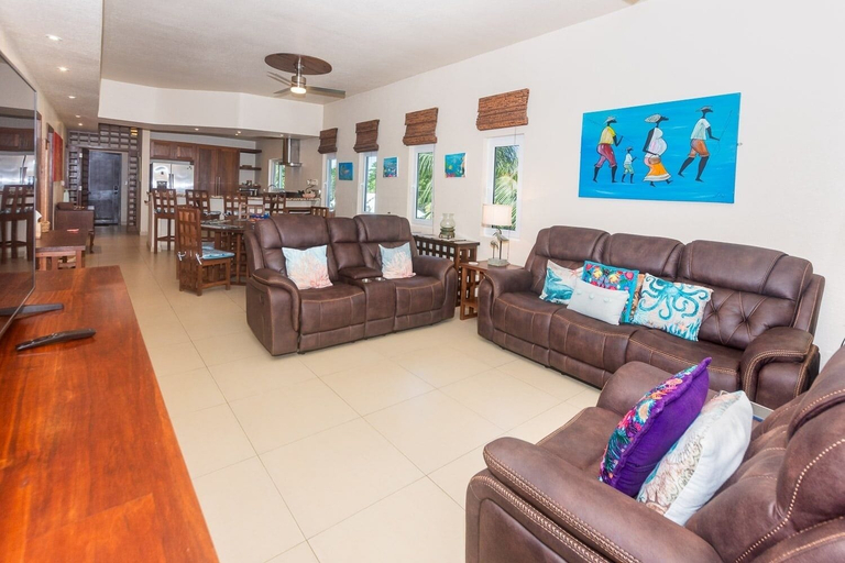 Living area 4, Egret 2 At Mangrove Dock 3 Bedroom Condo, Roatán
