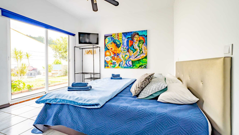 Room 2, INN MOUNTAIN COUNTRY HOUSE, Santa Cruz