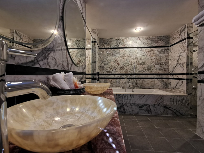 Bathroom 4, CHANTHAPANYA HOTEL, Vientiane