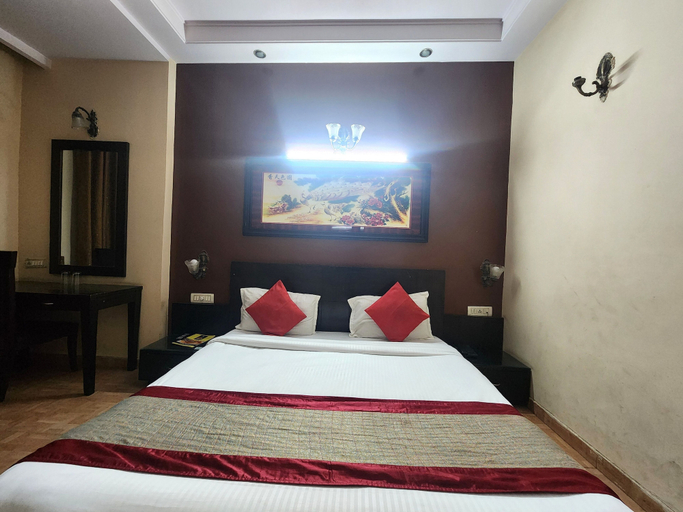 Bedroom 3, Hotel Mid Town, Delhi