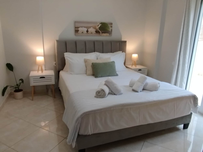 Room 2, Stella di Eleni Family House - Analipsi - 3 BR - Garden & Parking, Crete