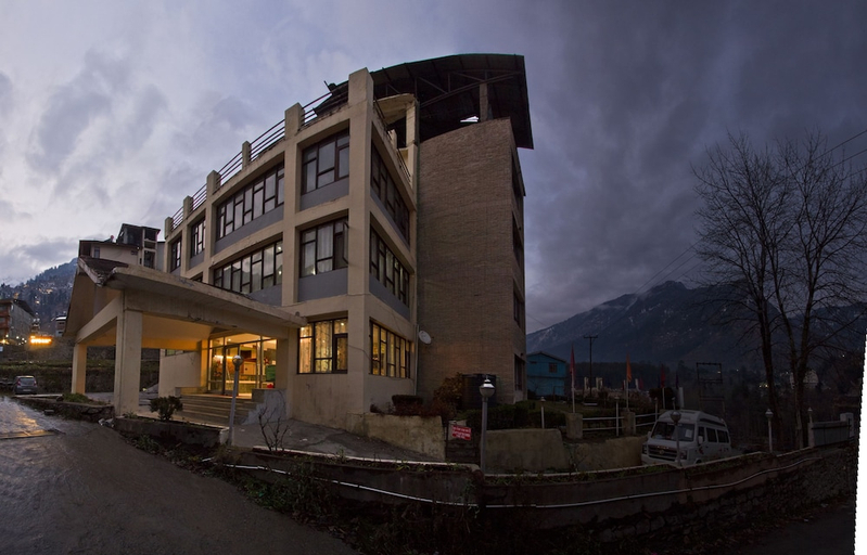 Exterior & Views