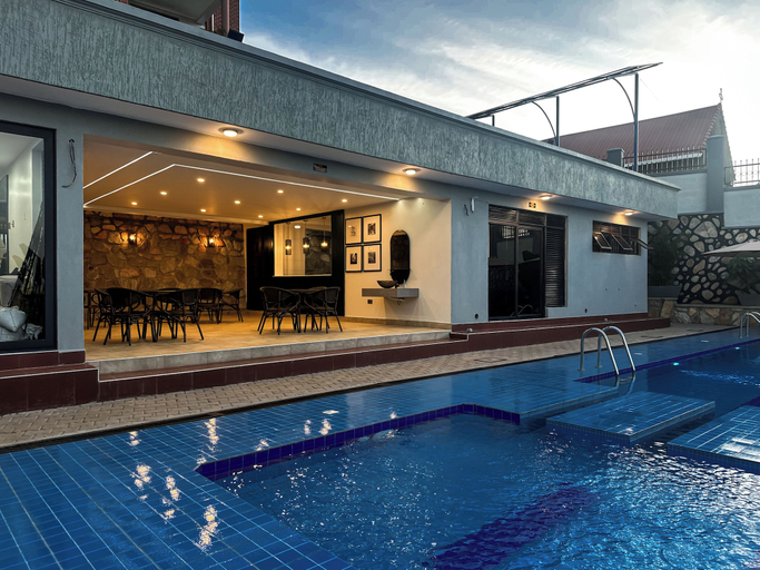 Pool 5, Vee Serviced Apartments & Hotel, Busiiro