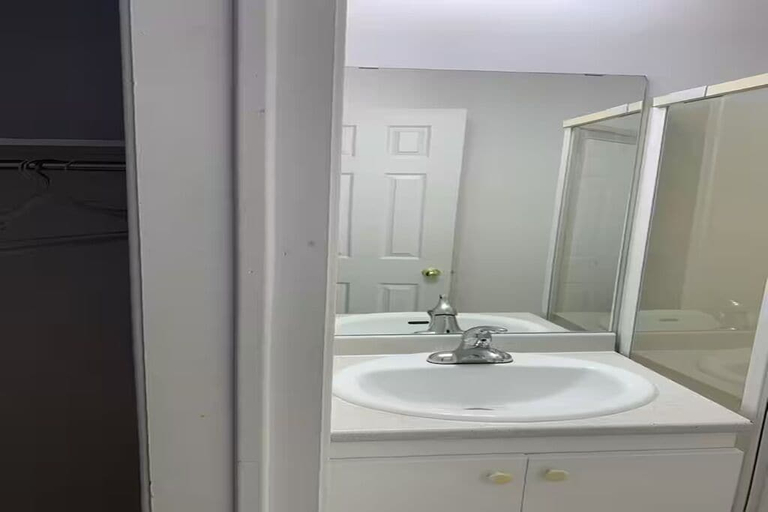 Bathroom 2, 588 Hotel Suites, Toronto