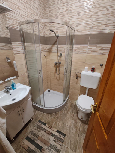 Bathroom 3, Europa Apartman, Kisvárda