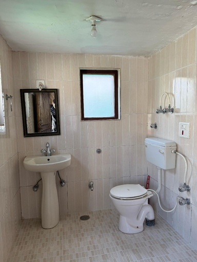 Bathroom 2, Mughal resort pahalgam , Anantnag