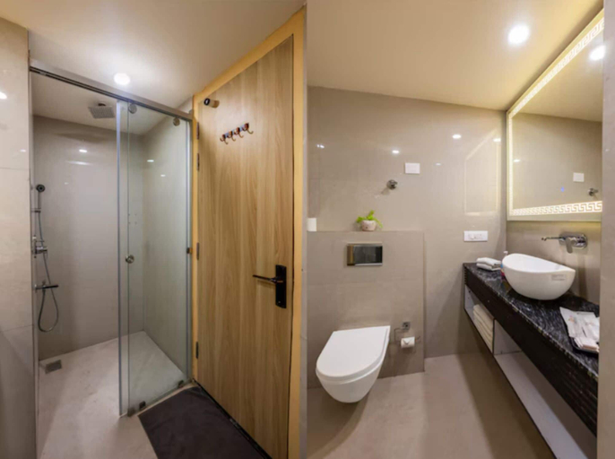 Bathroom, HOTEL VENUE Delhi Airport, Delhi