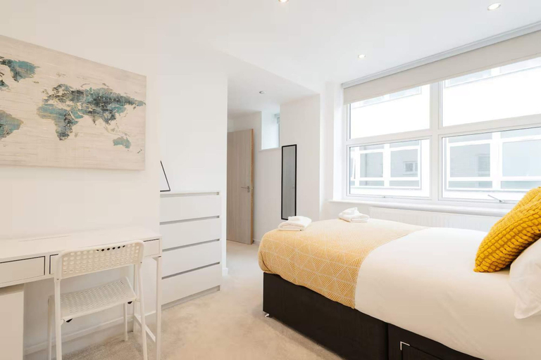 Room 3, Central Leeds 1-bed Apartment Near Train Station, Leeds
