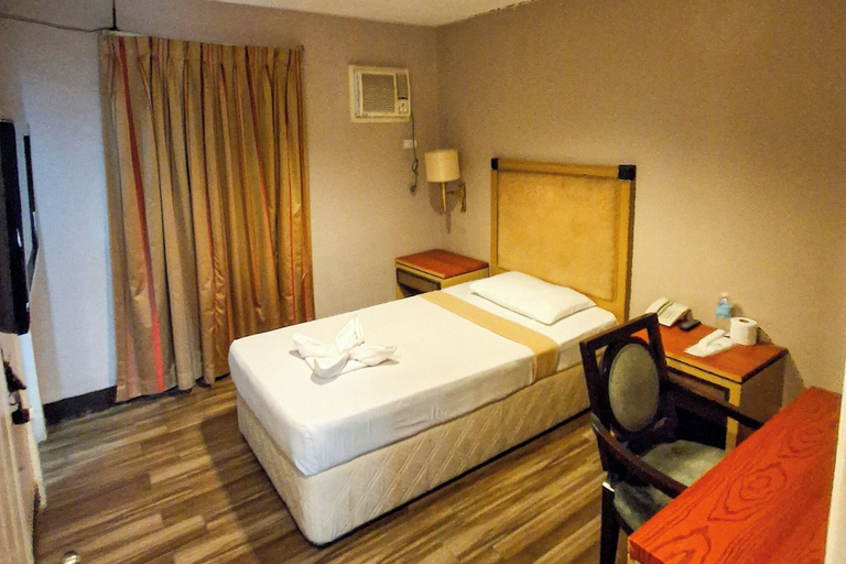 Bedroom 3, Windy Ridge Hotel Malate Manila, Manila City