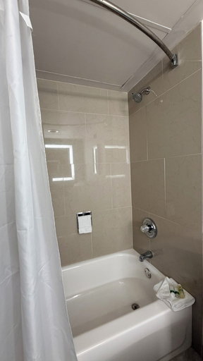 Bathroom 4, Wingate by Wyndham Indianapolis East, Marion