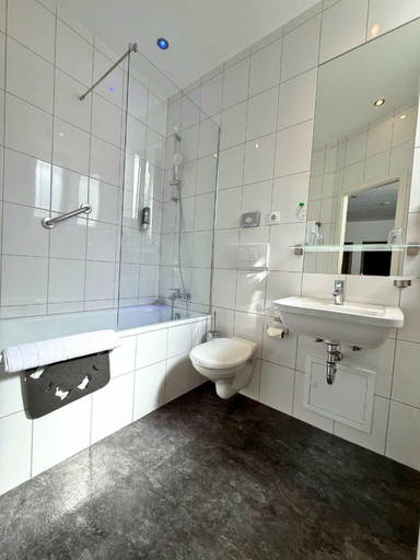 Bathroom 4, Hotel Hohenstaufen, Koblenz