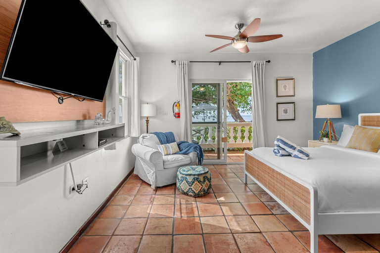 Bedroom 3, Tres Sirenas Beach Inn