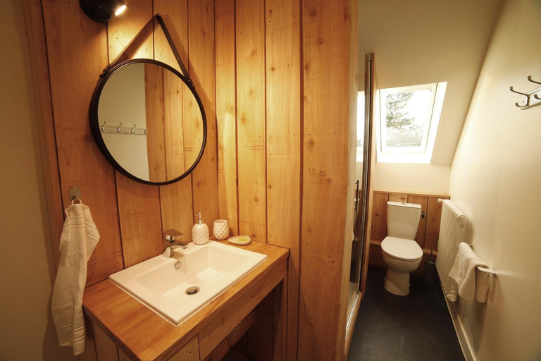 Bathroom, Gite piscine et spa interieurs, Finistère