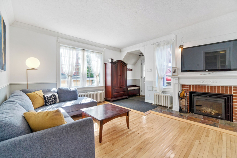 Living area 2, Grande maison familial 11 pers with SPA, Communauté-Urbaine-de-Québec