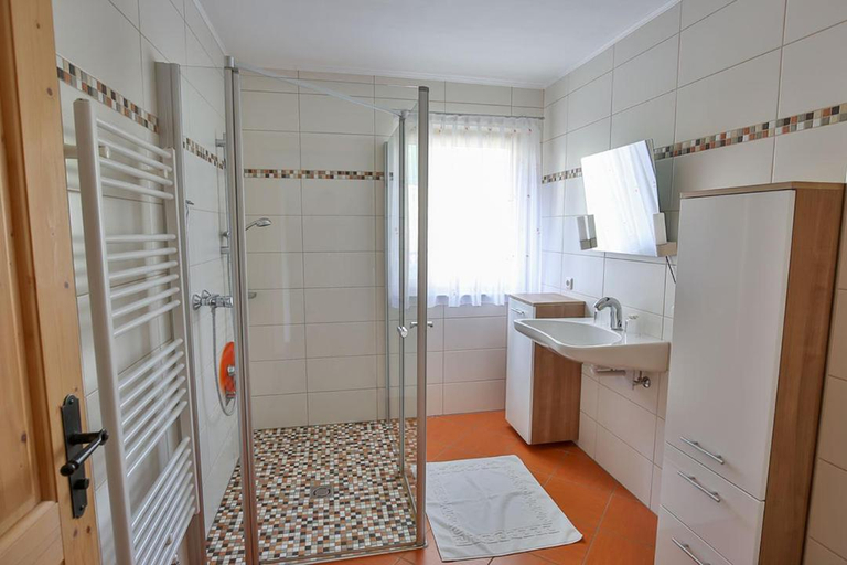 Bathroom 3, Ferienhof Schneiderweg, Steyr Land