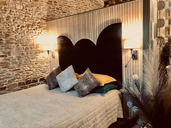 Room 5, Les Fleurs De Lys, Suites&Appart , Entrée et Terrasse Privée Proche de la Mer, Charente-Maritime