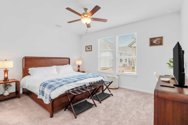 Room 2, Cowboy Casa Near Downtown, Comal
