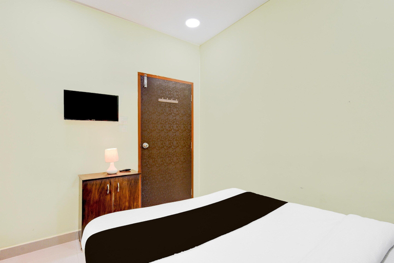 Room 3, Deluxe Shree Srinivasa Hotel, Ranga Reddy