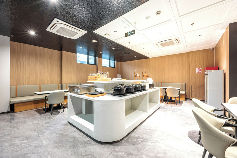 Dining, DequanMjiudian, Beijing