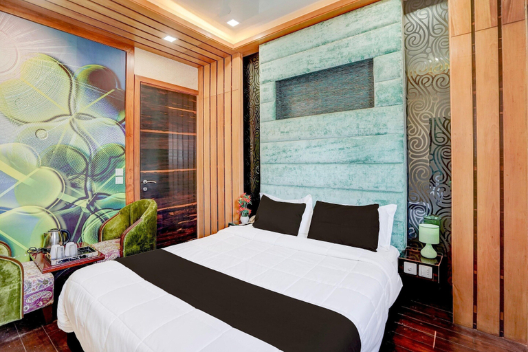 Room 5, Deluxehotel Shanti Kutir, Kanpur Nagar