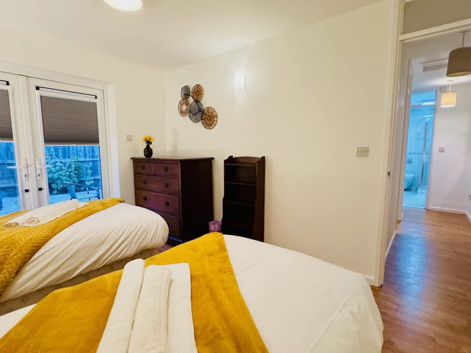 Room 2, Peridot 2BR Ground Floor Aprt NR Addenbrookes, Cambridgeshire
